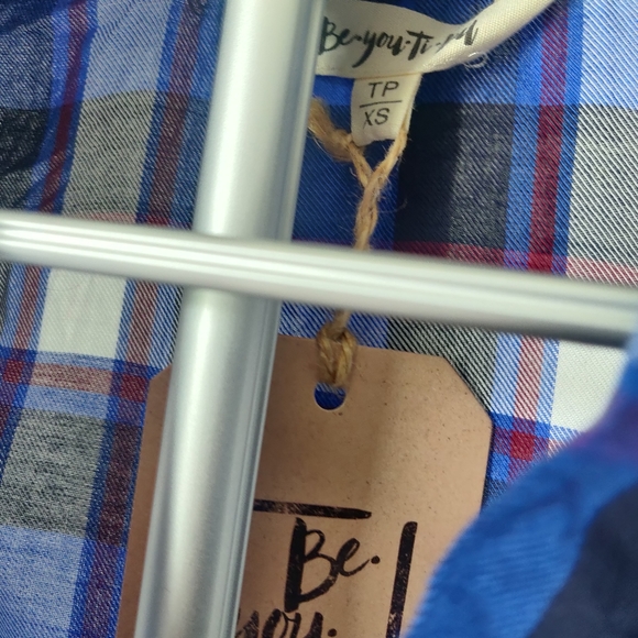 NWT - sleeveless shirt - Picture 5 of 9